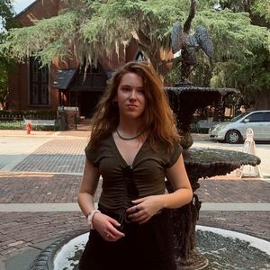 Meet your Posher, Holly